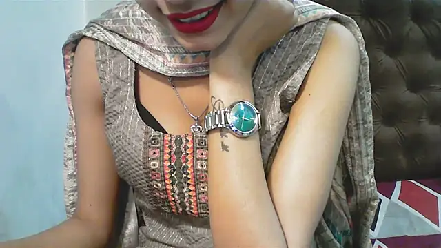 elize   online show from 12/23/25, 03:48