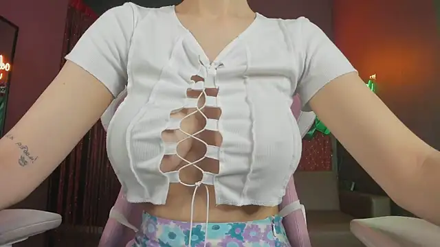 Snapshot of Alice_dusk_ chatting on 12/16/25, 12:10 Alice dusk online show from 12/16/25, 12:10