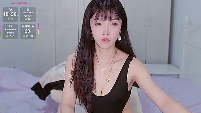 Snapshot of XiaoNana_ chatting on 10/20/25, 01:28 XiaoNana online show from 10/20/25, 01:28