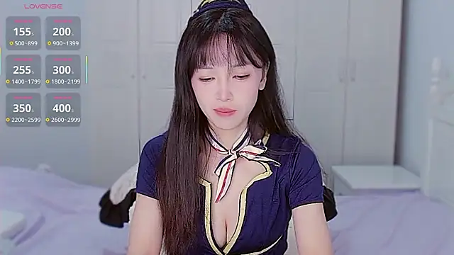 Snapshot of XiaoNana_ chatting on 10/21/25, 01:28 XiaoNana online show from 10/21/25, 01:28