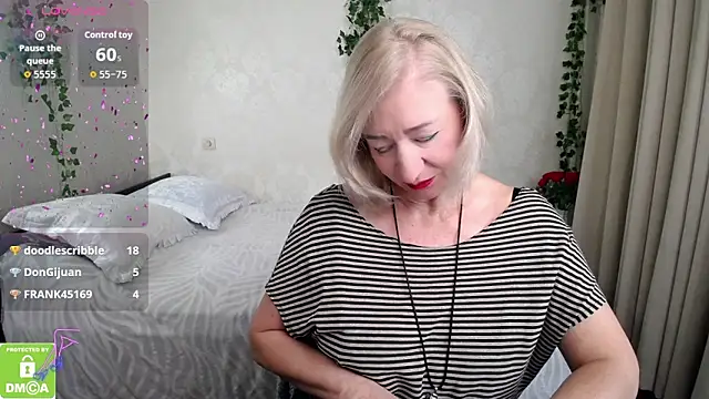 hunters woman online show from 10/21/25, 12:50