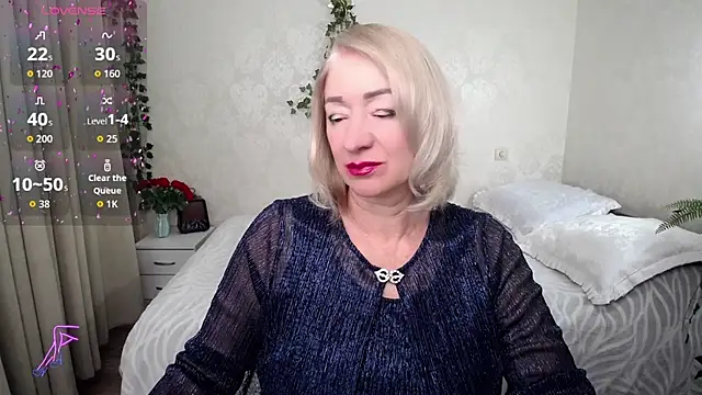 hunters woman online show from 11/21/25, 04:49