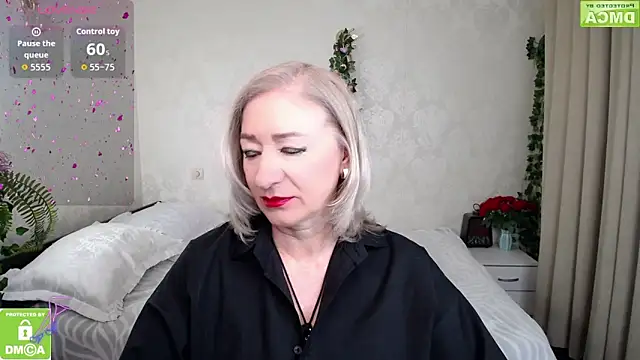 hunters woman online show from 04/29/26, 07:09