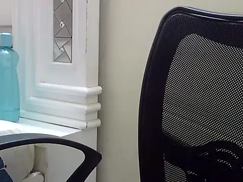 Snapshot of Simranjeet_kaur26 chatting on 10/10/25, 12:26 Simranjeet kaur26 online show from 10/10/25, 12:26