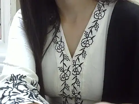 Snapshot of Simranjeet_kaur26 chatting on 11/18/25, 11:47 Simranjeet kaur26 online show from 11/18/25, 11:47