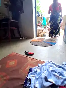 RAYI Queen 3 online show from 10/30/25, 04:03