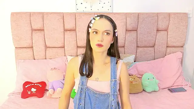 Snapshot of LolaYun chatting on 11/28/25, 07:27 LolaYun online show from 11/28/25, 07:27