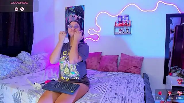 Snapshot of Dilan_and_Mia chatting on 09/20/25, 04:30 Dilan and Mia online show from 09/20/25, 04:30