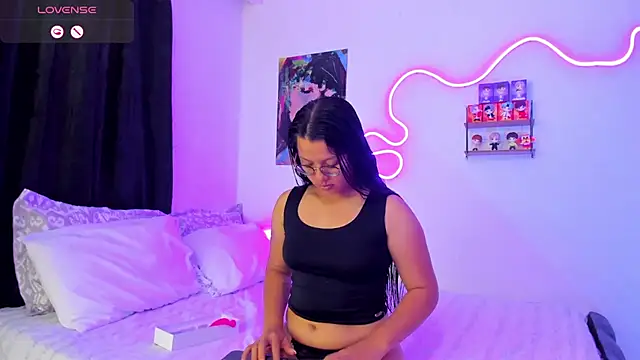 Snapshot of Dilan_and_Mia chatting on 10/11/25, 05:00 Dilan and Mia online show from 10/11/25, 05:00