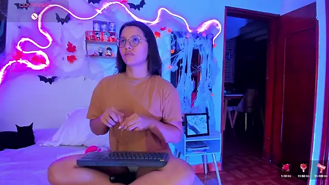 Snapshot of Dilan_and_Mia chatting on 10/13/25, 08:14 Dilan and Mia online show from 10/13/25, 08:14