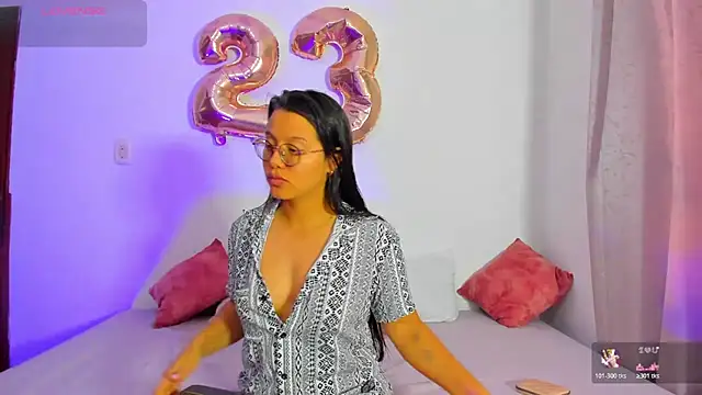 Snapshot of Dilan_and_Mia chatting on 11/22/25, 11:53 Dilan and Mia online show from 11/22/25, 11:53