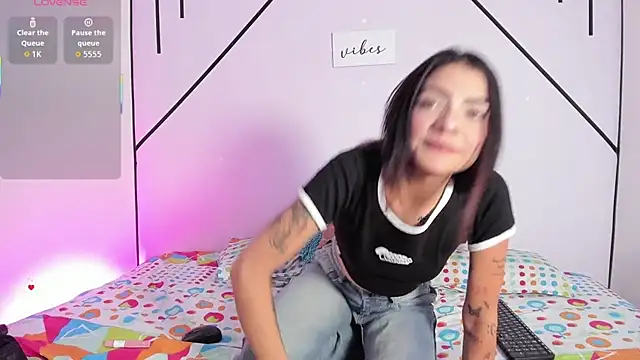 MiahCornell  online show from 12/05/25, 08:27