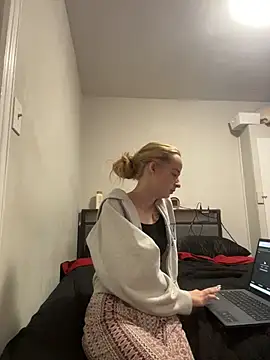 SeccySerena online show from 02/25/26, 05:33