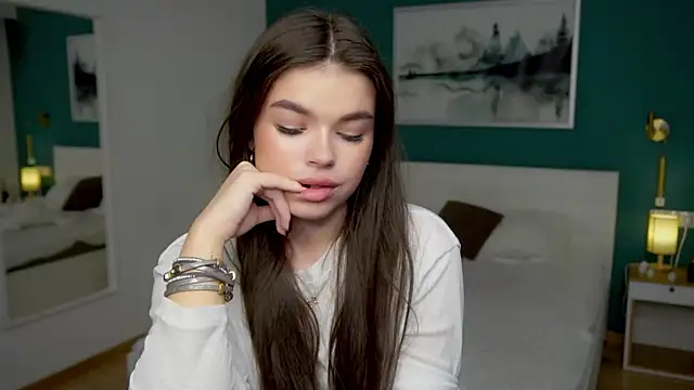 HollisHearl online show from 10/08/25, 07:28