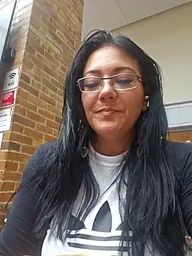 Snapshot of karla_valk1 chatting on 09/25/25, 04:54 karla valk1 online show from 09/25/25, 04:54