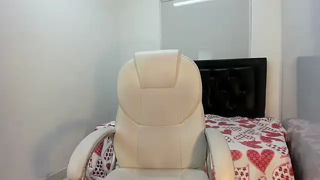 AshleyVanessaRx online show from 11/12/25, 04:07