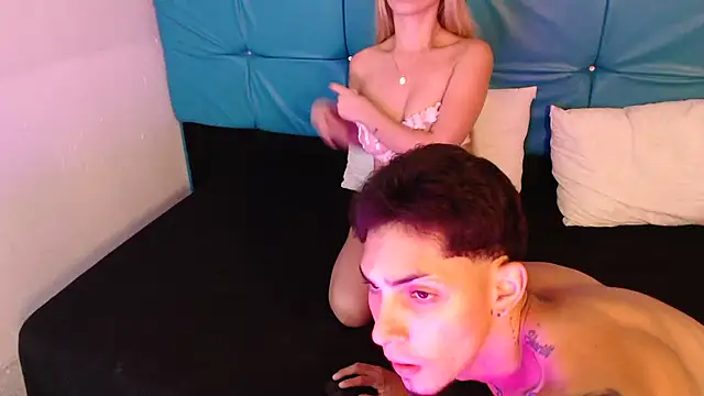 Snapshot of Bunny_Petit chatting on 12/15/25, 08:35 Bunny Petit online show from 12/15/25, 08:35