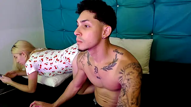 Snapshot of Bunny_Petit chatting on 12/17/25, 01:00 Bunny Petit online show from 12/17/25, 01:00