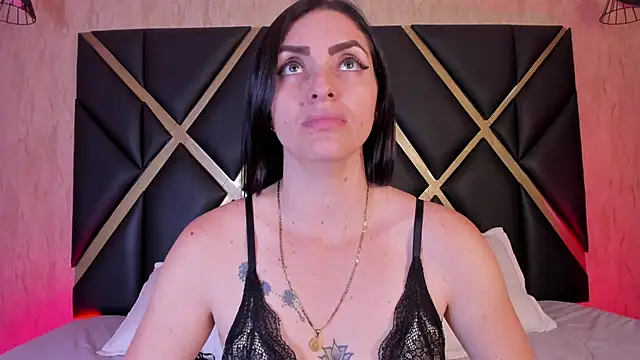 Snapshot of MeganHoffmaan chatting on 09/16/25, 09:05 MeganHoffmaan online show from 09/16/25, 09:05