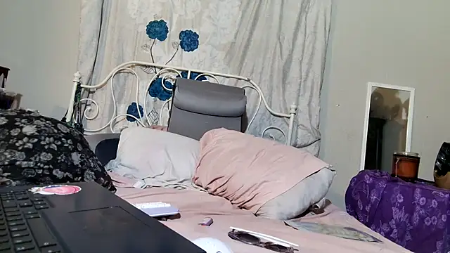 g0lden are0las89 online show from 03/18/26, 10:29