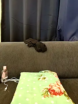 Snapshot of priya_26 chatting on 10/07/25, 06:32 priya 26 online show from 10/07/25, 06:32