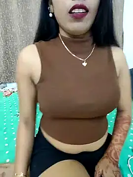 Snapshot of priya_26 chatting on 11/06/25, 12:39 priya 26 online show from 11/06/25, 12:39