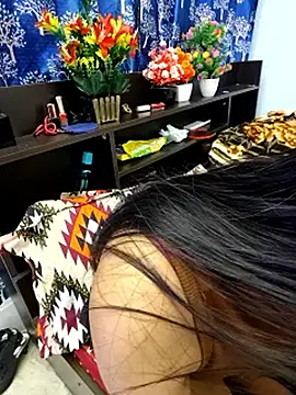 Snapshot of priya_26 chatting on 12/15/25, 11:53 priya 26 online show from 12/15/25, 11:53