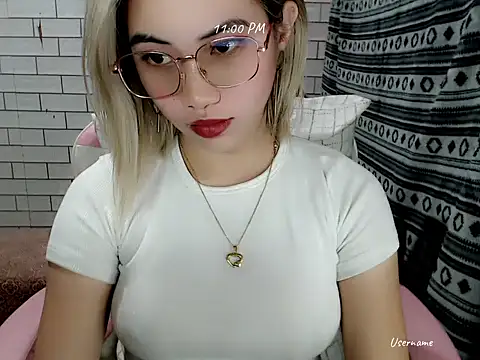 Snapshot of Rainea149 chatting on 11/12/25, 03:01 Rainea149 online show from 11/12/25, 03:01