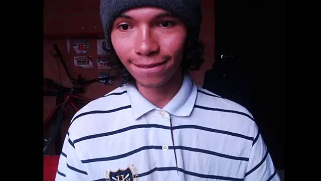 Snapshot of Xoxo_Smiles chatting on 09/25/25, 03:27 Xoxo Smiles online show from 09/25/25, 03:27