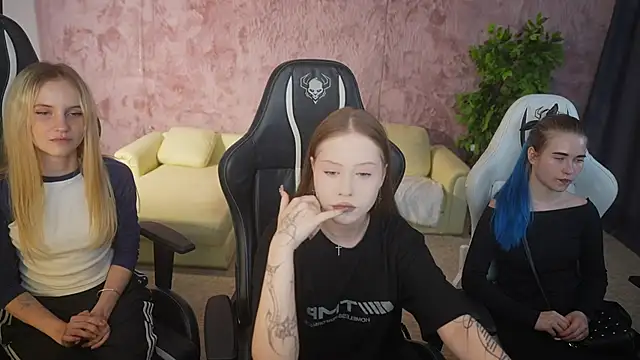 Esmie Smile online show from 09/15/25, 02:50