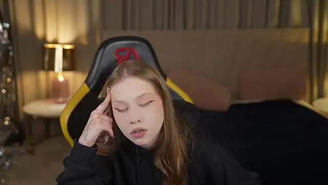 Esmie Smile online show from 09/19/25, 10:32