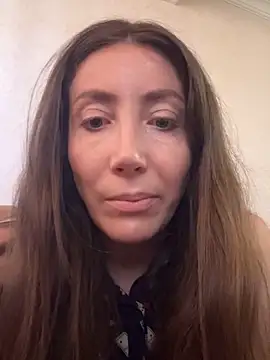 Snapshot of HellaryTourent chatting on 09/13/25, 01:11 HellaryTourent online show from 09/13/25, 01:11