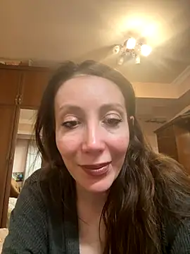 Snapshot of HellaryTourent chatting on 11/26/25, 08:54 HellaryTourent online show from 11/26/25, 08:54