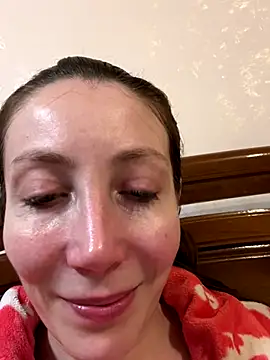 Snapshot of HellaryTourent chatting on 11/27/25, 06:10 HellaryTourent online show from 11/27/25, 06:10