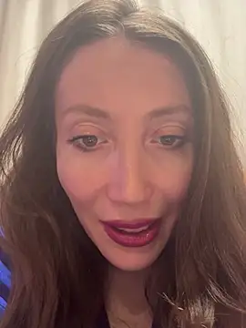 Snapshot of HellaryTourent chatting on 01/13/26, 04:01 HellaryTourent online show from 01/13/26, 04:01