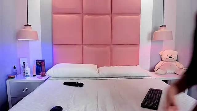 JulianaValencia online show from 12/13/25, 10:04