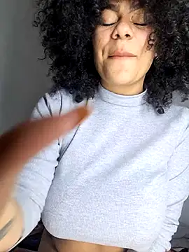 Snapshot of Yerystar chatting on 10/02/25, 07:32 Yerystar online show from 10/02/25, 07:32