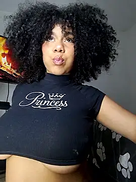 Snapshot of Yerystar chatting on 10/11/25, 12:10 Yerystar online show from 10/11/25, 12:10