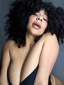 Snapshot of Yerystar chatting on 10/13/25, 09:48 Yerystar online show from 10/13/25, 09:48