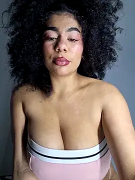 Snapshot of Yerystar chatting on 10/19/25, 02:23 Yerystar online show from 10/19/25, 02:23