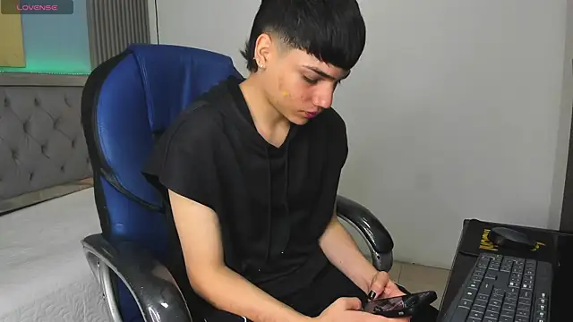SamBlack  online show from 07/03/26, 01:17