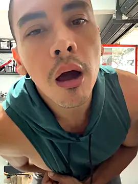 Snapshot of Terra-22cm chatting on 10/29/25, 02:30 Terra-22cm online show from 10/29/25, 02:30