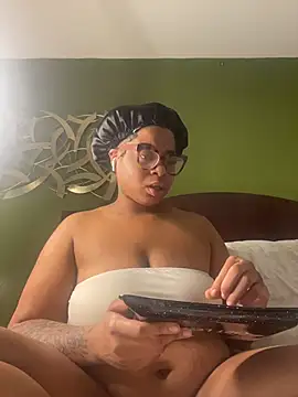 Snapshot of caramel__cremes chatting on 11/06/25, 02:34 caramel cremes online show from 11/06/25, 02:34