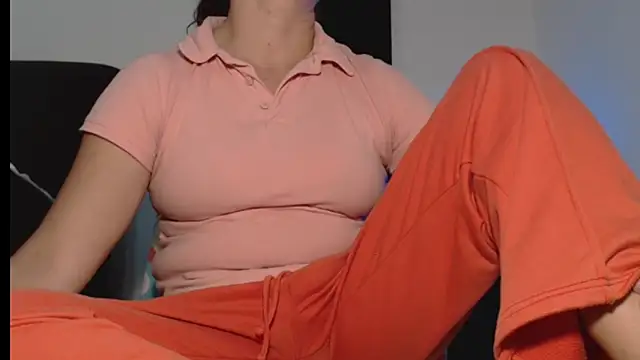 Snapshot of Milf_Valeria chatting on 02/04/26, 07:09 Milf Valeria online show from 02/04/26, 07:09