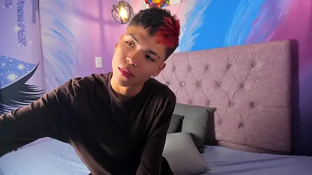 Snapshot of MaxiWildd chatting on 09/25/25, 01:15 MaxiWildd online show from 09/25/25, 01:15