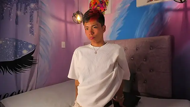 Snapshot of MaxiWildd chatting on 10/08/25, 12:58 MaxiWildd online show from 10/08/25, 12:58