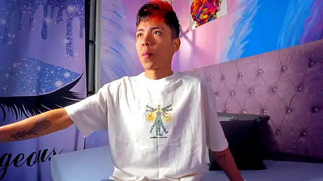 Snapshot of MaxiWildd chatting on 10/17/25, 12:41 MaxiWildd online show from 10/17/25, 12:41