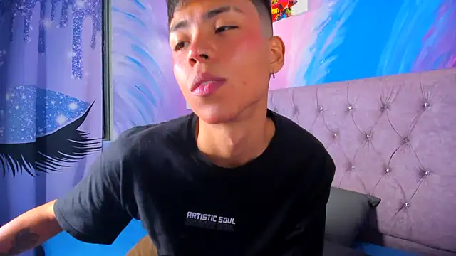 Snapshot of MaxiWildd chatting on 10/24/25, 01:07 MaxiWildd online show from 10/24/25, 01:07