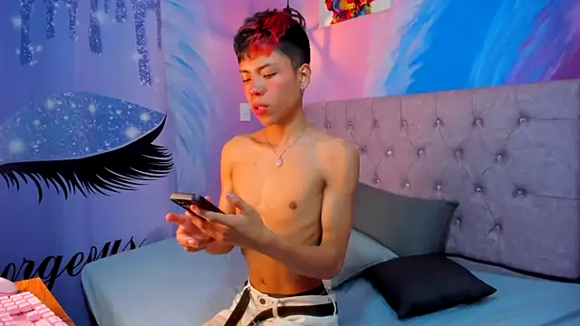 Snapshot of MaxiWildd chatting on 11/05/25, 01:00 MaxiWildd online show from 11/05/25, 01:00