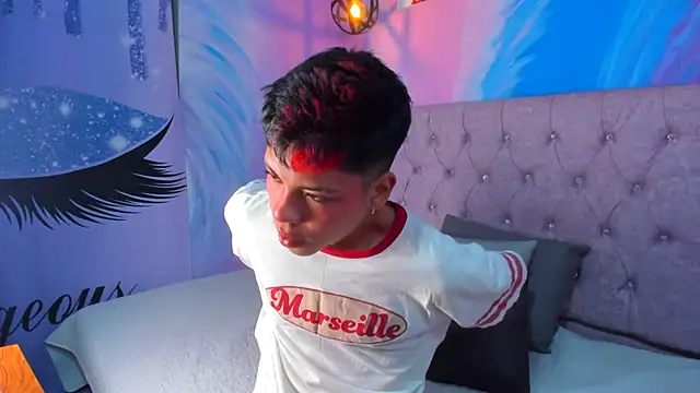 Snapshot of MaxiWildd chatting on 11/14/25, 02:05 MaxiWildd online show from 11/14/25, 02:05